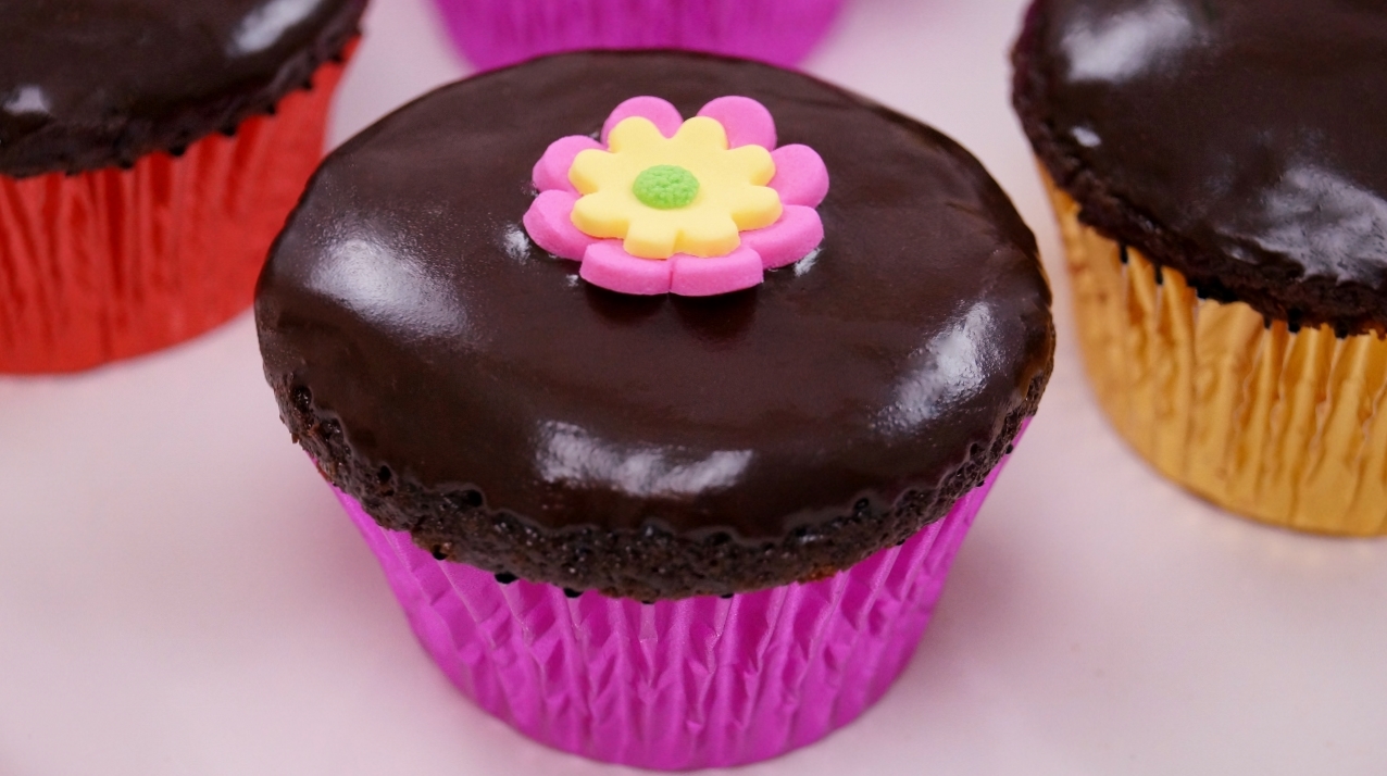 Chocolate Cupcakes With Chocolate Ganache Frosting Dishin With